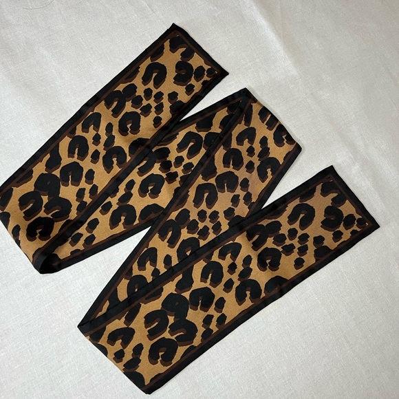 Louis Vuitton Leopard Bandeau - Picture 7 of 10